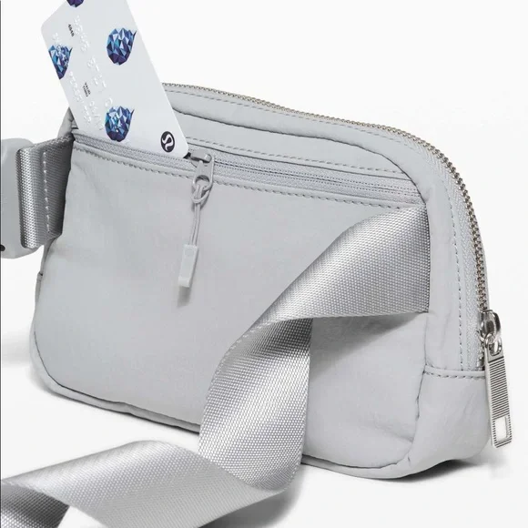 Lululemon Everywhere Belt Bag - Picture 6 of 12